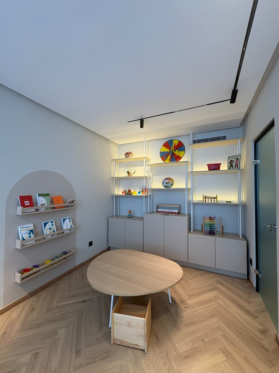 Espace enfant du cabinet à Casablanca — jeux, livres et supports thérapeutiques